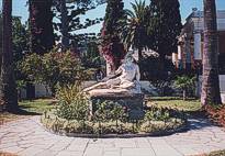 Im Park des Achilleon
